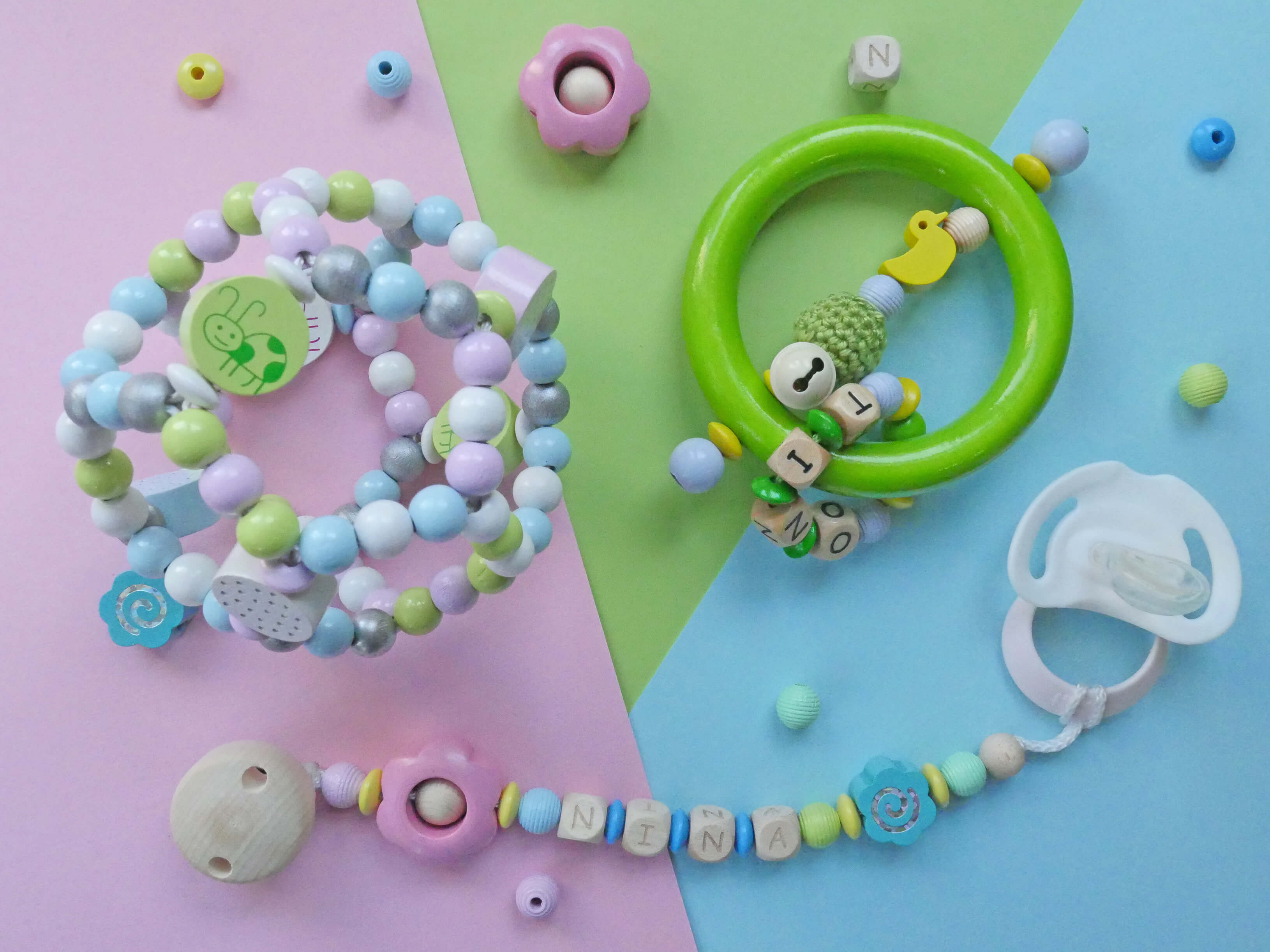Babyzubehör selber machen: Schnulllerkette, Mini-Greifling, Motorikball